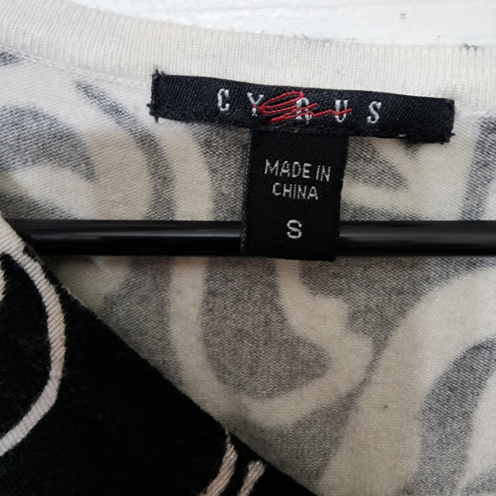 Cyrus Sweaters - Picture 2 of 4